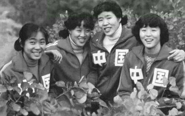 女排梁艳 曾带女排冲击五连冠，“笑面黑娃”梁艳：不能让女排毁在我手中
