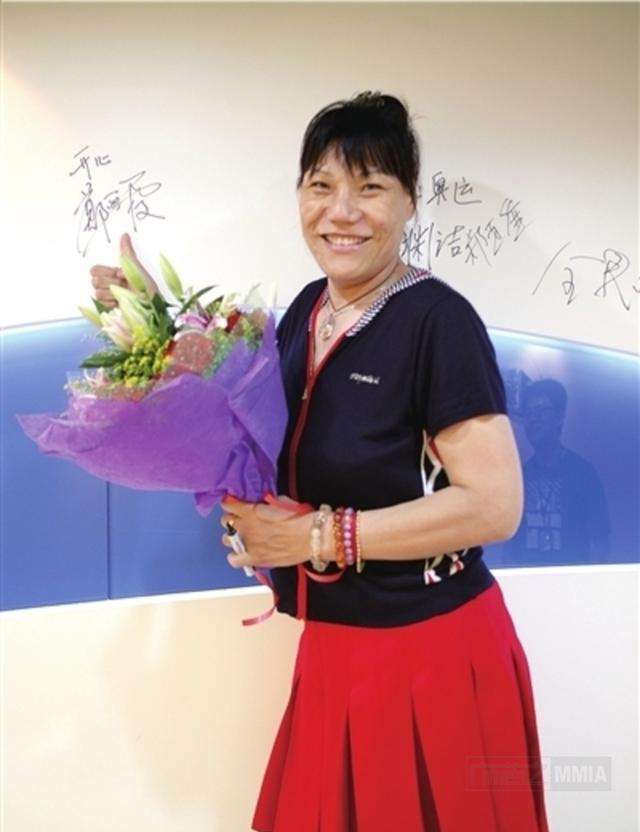 郑海霞 郑海霞近照变化大，孤身一人乘坐地铁，双腿变形令人心痛！敬礼