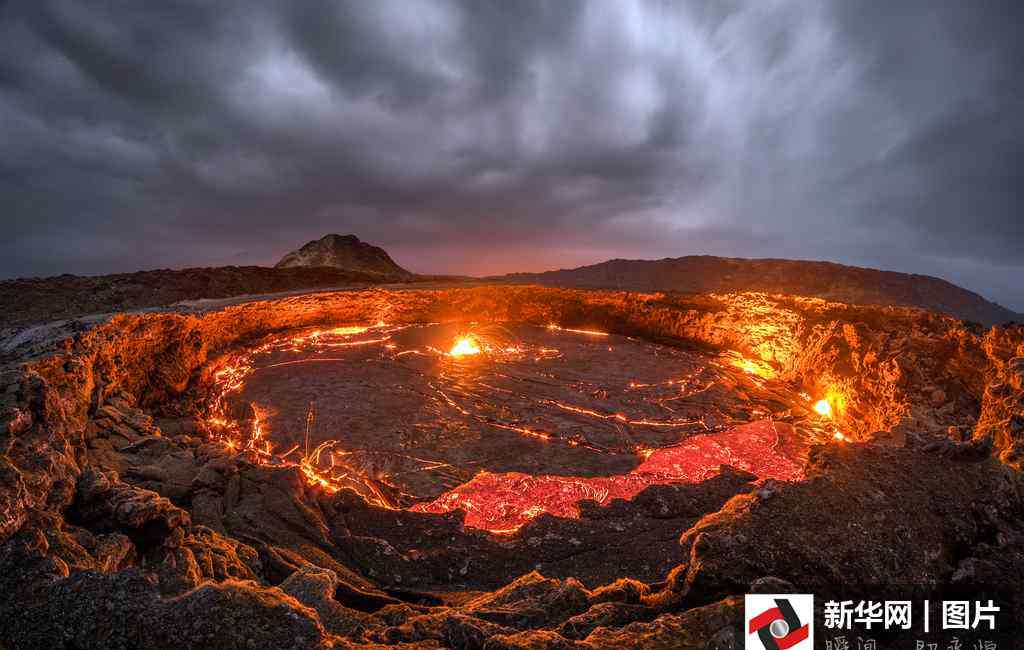岩浆图片 埃塞俄比亚百年火山湖喷射上千度高温岩浆（高清组图）