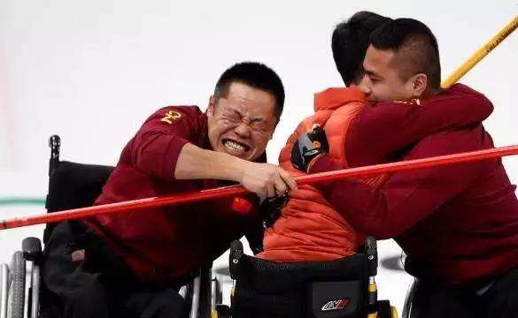 中国首次参加残奥会 中国在冬季残奥会历史上的第一枚金牌诞生，请记住他们的名字！