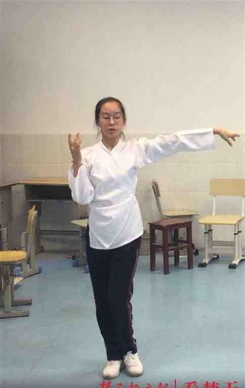 武汉最新新闻 武汉15岁女生杨泗港大桥失踪5天无消息 肖琳娟照片资料