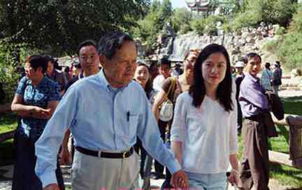杨振宁妻子 杨振宁妻子叫什么 杨振宁妻子翁帆资料照片