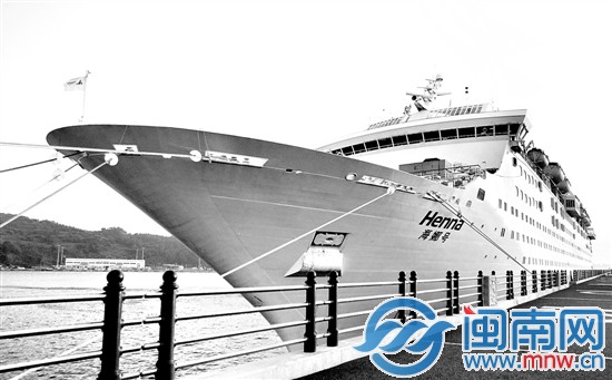 15日拍摄的滞留在韩国济州港的“海娜号”邮轮
