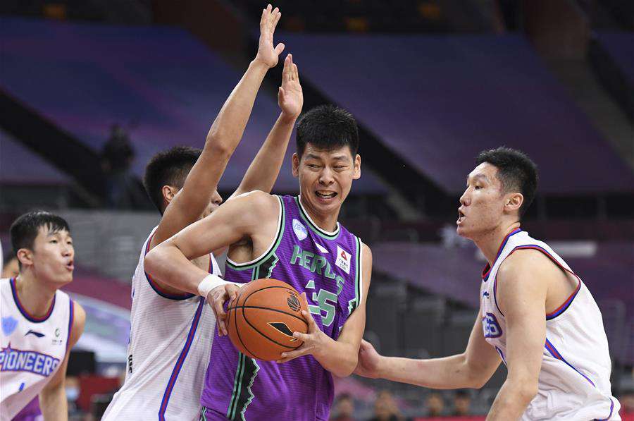 卫冕 CBA复赛第一阶段：山东西王对阵天津先行者