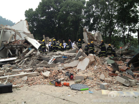 苏州煤气公司宿舍楼爆炸倒塌现场图片