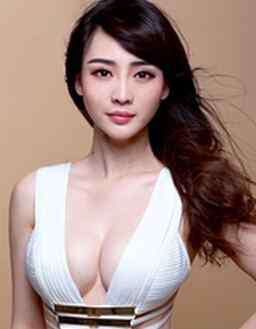 柳岩是谁 柳岩性感床照 柳岩个人资料照片介绍