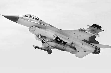 f16战斗机 F16到底能不能干掉F35？