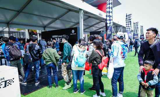 卡丁车比赛 第1000场F1大奖赛激战上海 嘉年华卡丁车乐趣多