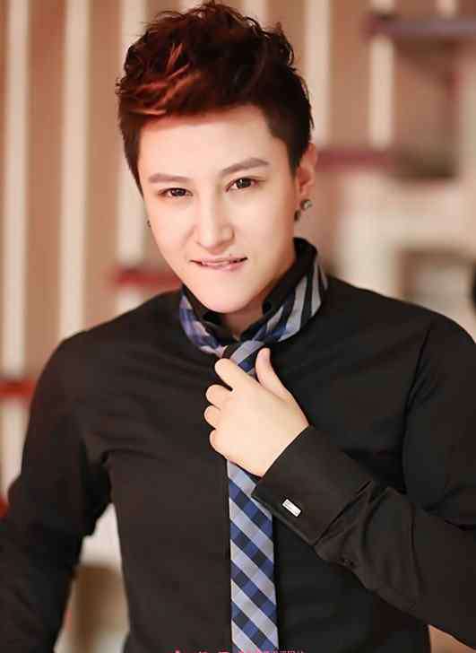 李佑晨 李佑晨是整容的吗 李佑晨整容前后照片