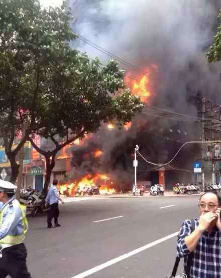 福清火灾 突发：福清市街心公园远东大厦发生火灾（图）