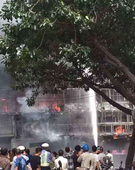 福清火灾 突发：福清市街心公园远东大厦发生火灾（图）