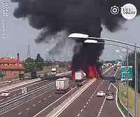 大广高速爆炸 油罐车爆炸升起蘑菇云，炸断河北一高速公路？意大利这个事故视频“骗”了好几个地方