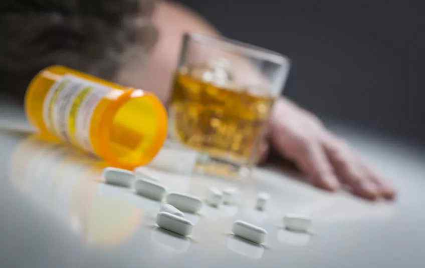 头孢加酒多少可以致死 不只是头孢，这7类药物+酒也可致死！