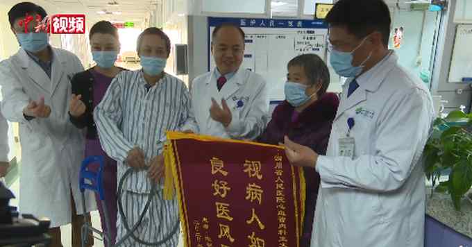 中国首例上市人工心脏植入患者出院 已能够自己行走 网友：神奇！
