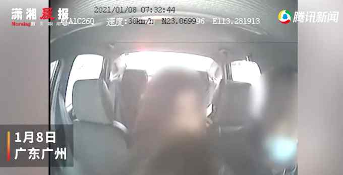 广州一男司机遭两女乘客纠缠 司机下车却遭“双打” 警察处理太解气
