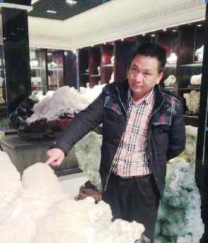 宝石收藏家 郴州第一批玩石头的人———宝石收藏家何雪荣