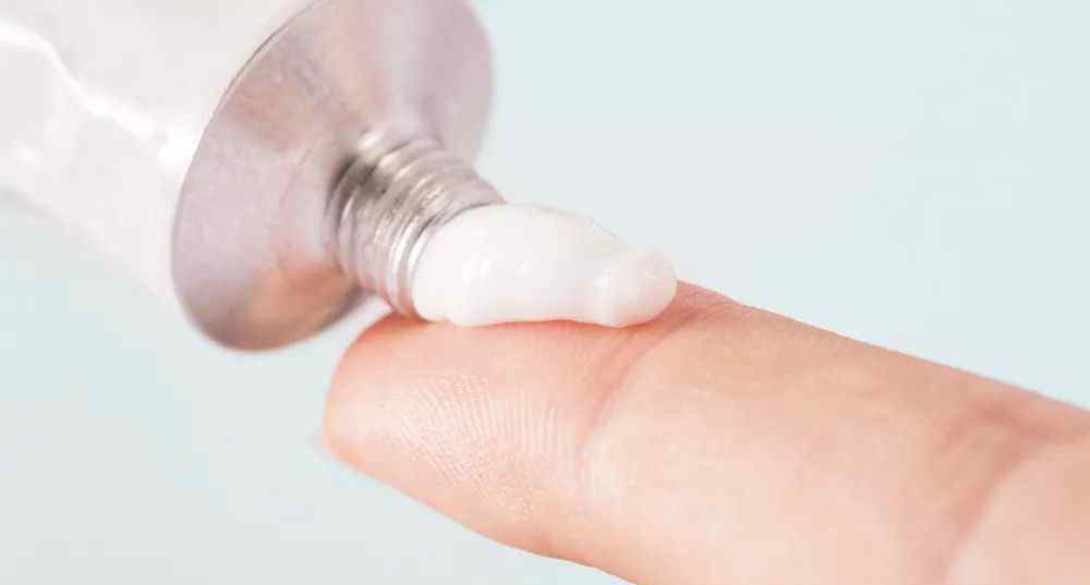 罗红霉素软膏 皮肤病常用药：红霉素软膏与莫匹罗星软膏，有何区别？