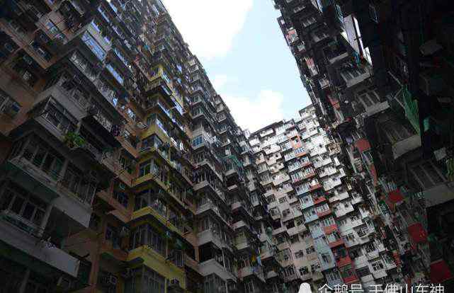 香港住房惨状 100平米的房子居然叫千尺豪宅！香港人的住房环境到底有多差？