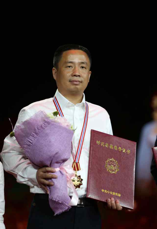 浙医院长儿媳妇 为一场特殊婚礼落泪的衢州柯医院长  强硬背后的柔软