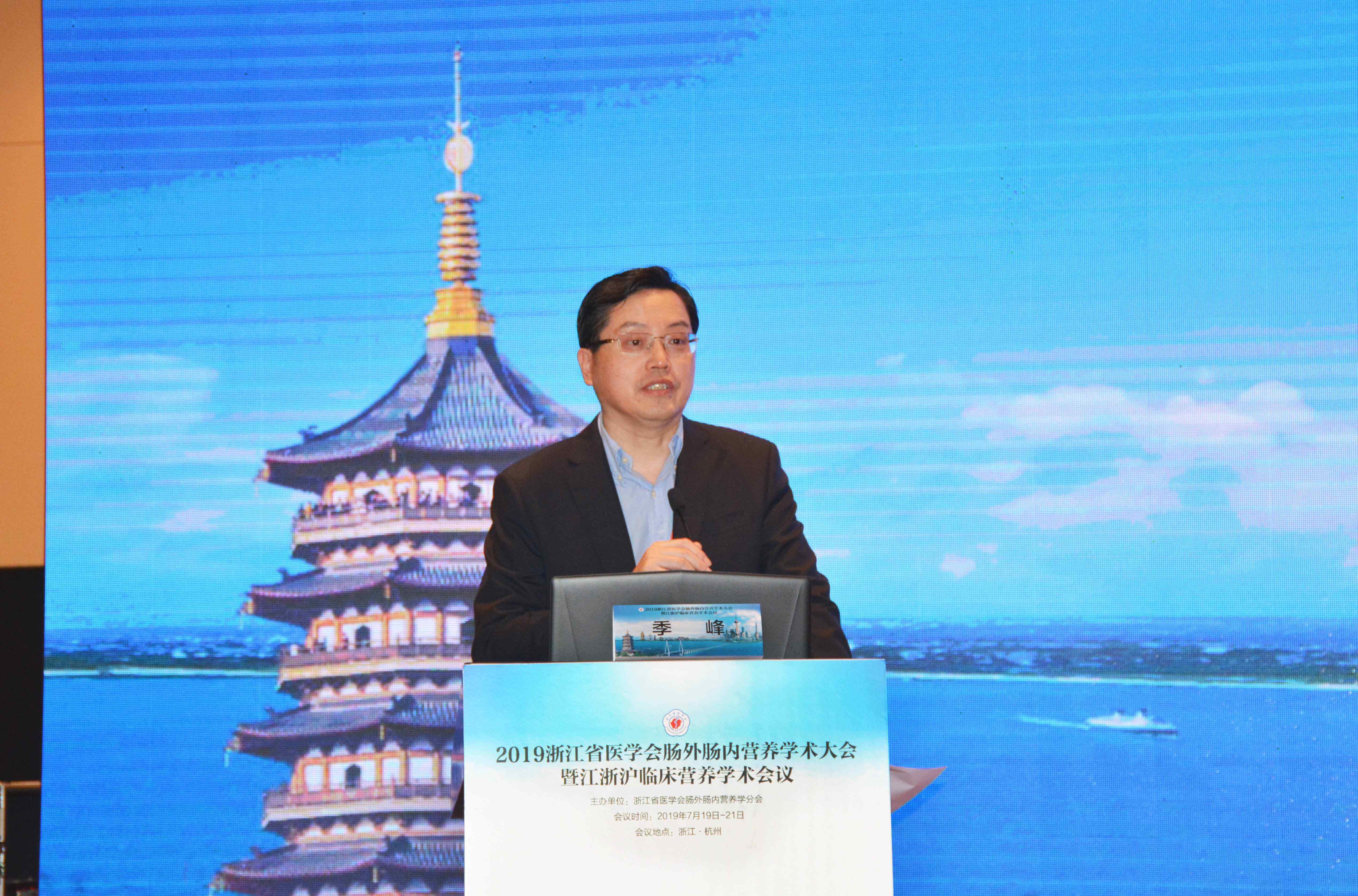 上海中山医院吴国豪教授,东方戏剧总医院王新颖教授,浙江大学医学院第
