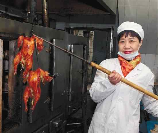 烤箱烤一只鸡要多久 吴山烤鸡一年卖出150万只 秘诀是烤箱不一样