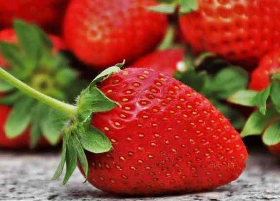 带莓的水果 名字里带有“莓”的5种水果，谁能说出第6种？