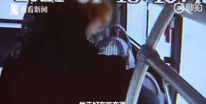 可恶！男子不戴口罩吃东西殴打劝阻司机 猛击头部 口中还不断谩骂