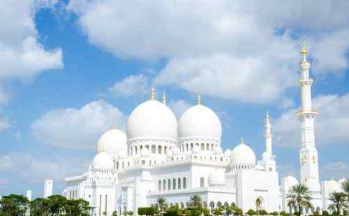 谢赫扎耶德清真寺 全世界最奢华的清真寺，建设花费55亿美元和46吨黄金，就在阿联酋