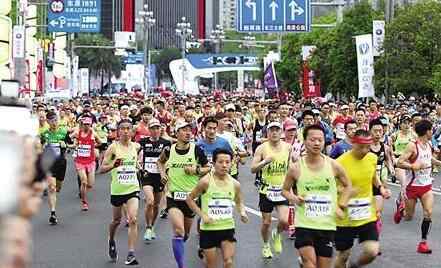 2011重庆马拉松 2019重庆国际马拉松赛开跑 “体育+”金光闪闪
