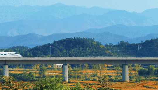 京昆高铁 京昆高铁，全程2760公里13小时到达，将成为国际化高铁大通道