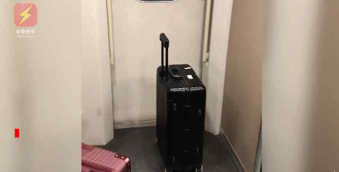 广东男子赶高铁被门夹住 行李上车人未上 乘务员瞪大眼直接懵了