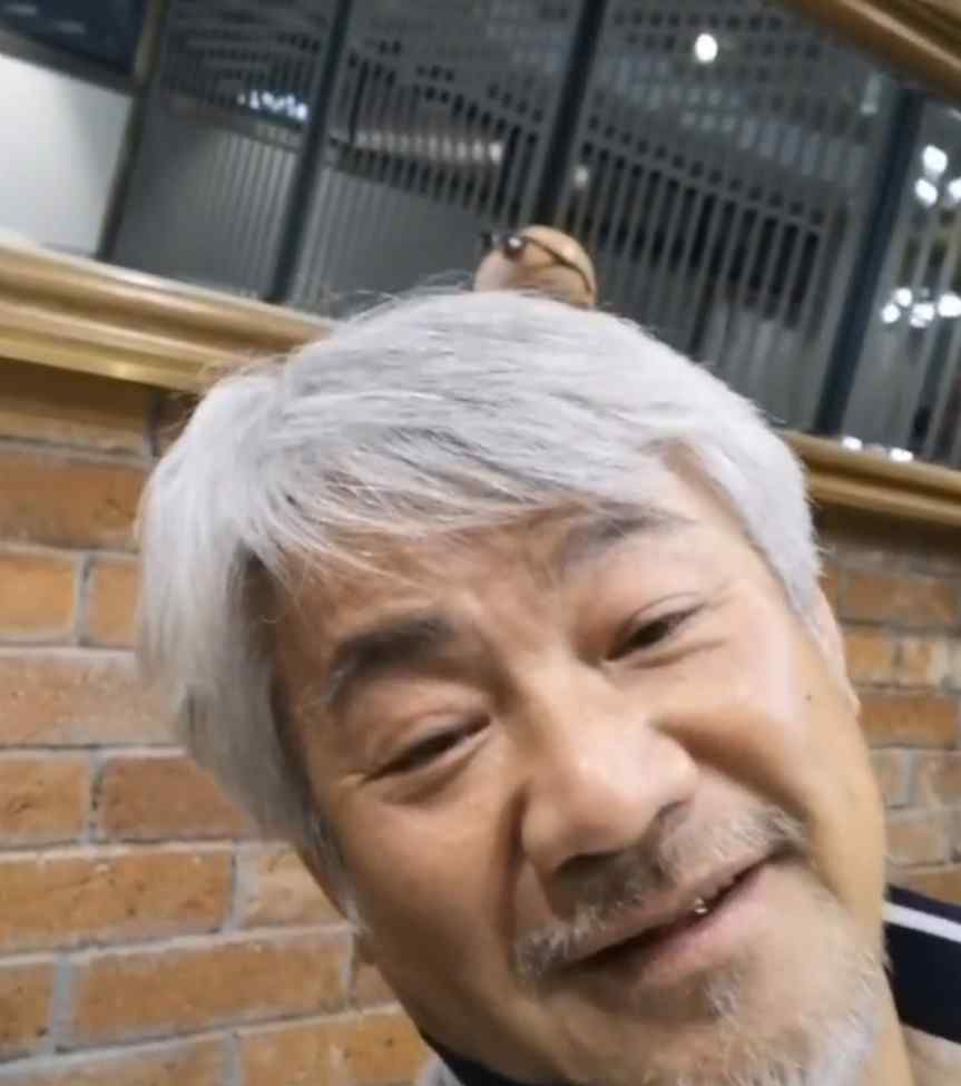 扬明 62岁“韩宾”尹扬明近照曝光，满头白发显慈祥，曾因赌博输掉身家