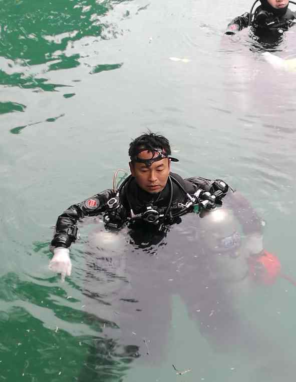 绿窟潭 曾在广西打捞烈士遗骸 这群潜水员身上全是故事