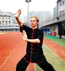 耍太极 曾去少林寺学艺半年 法国小伙在杭州大耍太极