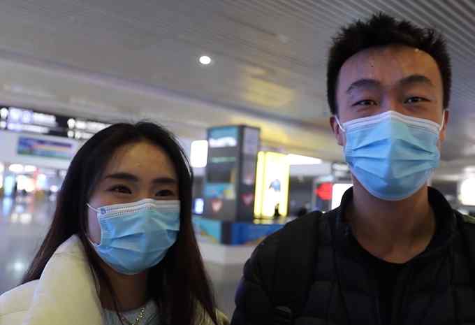 杭州车站免费发口罩乘客不拿反放 网友：太暖心了！