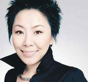 歌手衡越 她是赵本山的御用歌手，因长相太丑花费60万整容，42岁仍单身