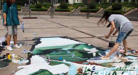 3d地画 淮北大学生校园里手绘3D地画  完成创作需花2天时间