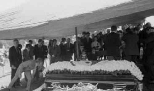 秦彼得 1973年李小龙葬礼上扶灵的6个神秘人，身份曝光，个个来头不简单