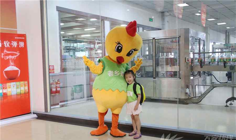 金龙鱼产地 老乡鸡绿色大军挺进金龙鱼生产基地 感受数十年精心雕琢的快餐企业精神