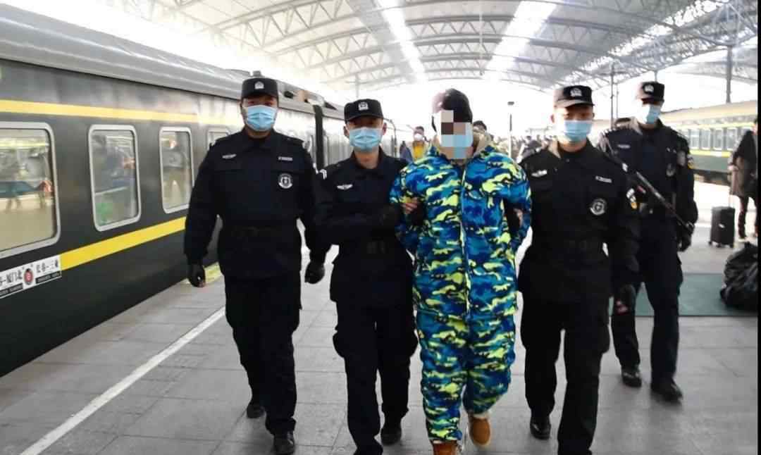 阜阳火车站 首例！阜阳第一个被罚的是他丨刚刚告破！阜阳火车站，他被押解回来了！