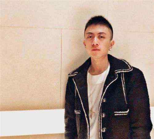 上海沪上皇秦奋 “沪上皇”秦奋到底啥来头？千万豪车十几辆，他爸比宗庆后还有钱