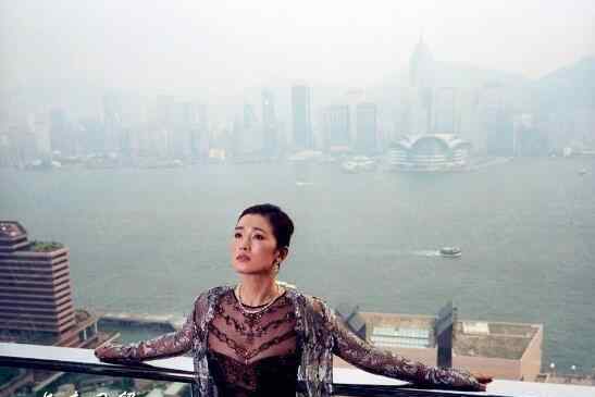 巩俐性感 巩俐20年前旧照曝光，身穿透视装婀娜多姿性感妩媚
