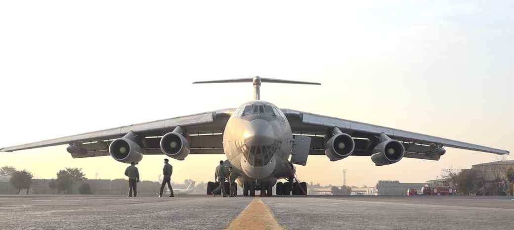 巴基斯坦空军专机起飞 来接中国疫苗！