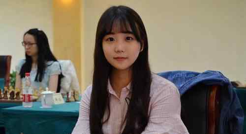 上海校花 她是中国最美棋手，上海财大校花，20岁身高超180，如今美到认不出
