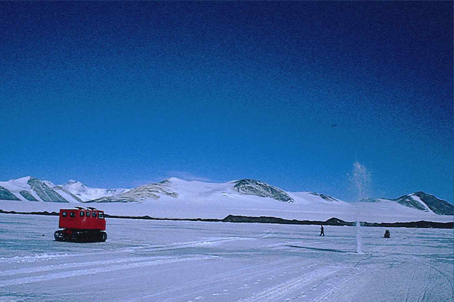 冰域事件 探寻南极冰域之宝