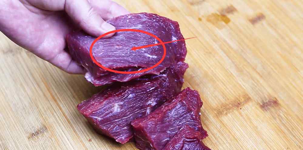 生牛肉腌制方法 炒牛肉时，不要放盐和料酒腌制，教你正确方法，牛肉不老也不柴