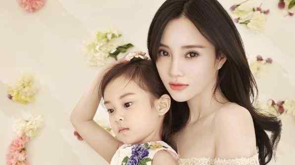 贾乃亮家庭背景 贾乃亮新恋情曝光，女方圈内实力不一般，李小璐为了生活失声痛哭文章配图