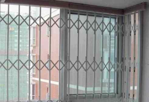 室内防盗窗 你家还在用这种防盗窗？过时了，现在流行这三种防盗窗！