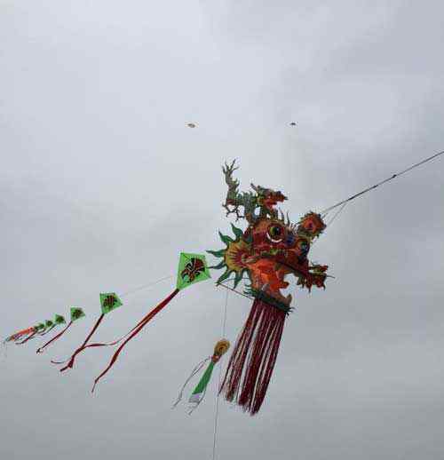 世界最长风筝 世界上最长的风筝——上海6200米巨龙风筝