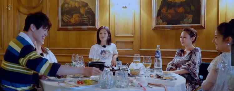 谢娜讨厌颖儿 谢娜一人狂吞一锅火锅，谁注意颖儿吃的什么？简直太矫情